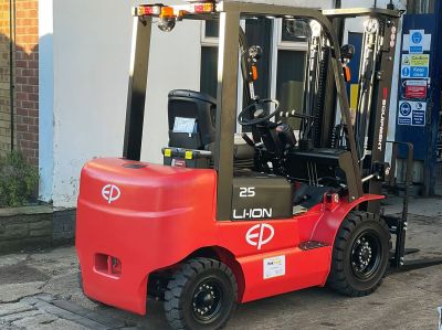 Xe nâng điện 2.5 tấn EFL252 pin Lithium