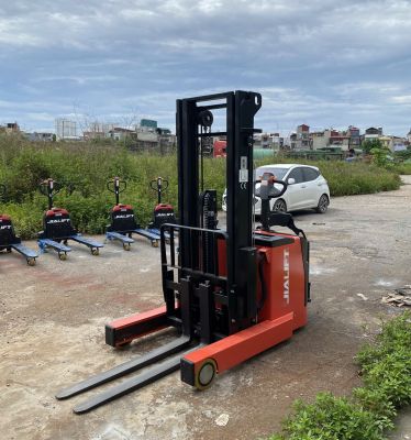 XE NÂNG ĐIỆN ĐỨNG LÁI 1.5 TẤN Q1530D